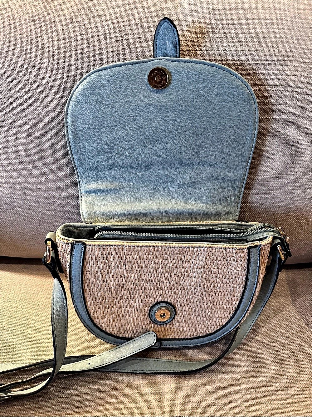 IZZY & ALLI Woven Blue & Tan Crossbody Bag Like New